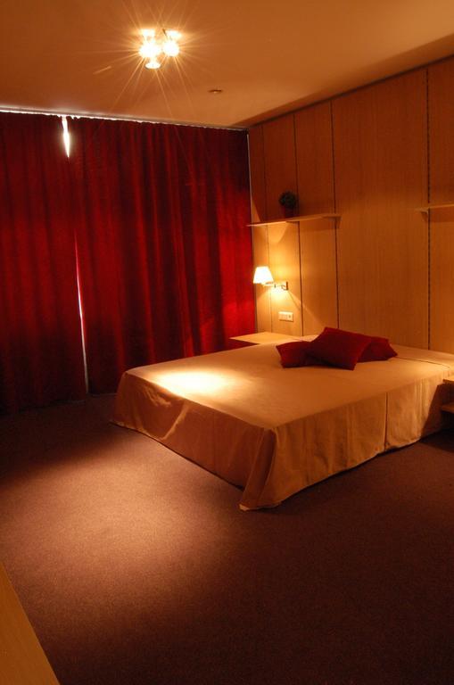 Cafe Hotel Rudzons Мадона Экстерьер фото