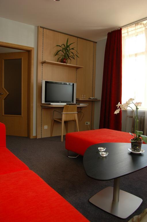 Cafe Hotel Rudzons Мадона Экстерьер фото