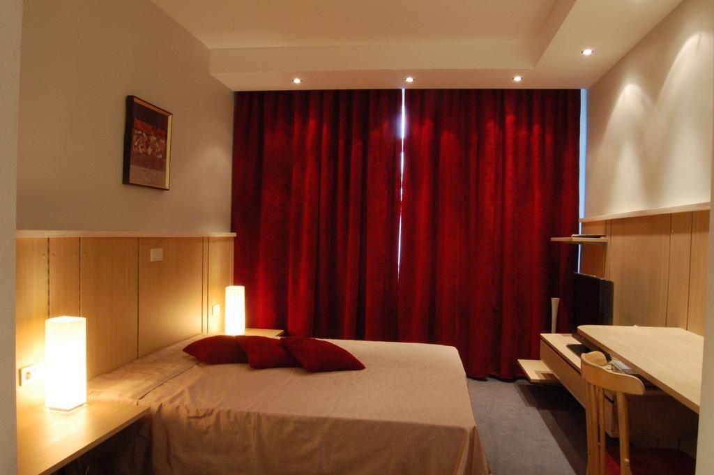 Cafe Hotel Rudzons Мадона Экстерьер фото