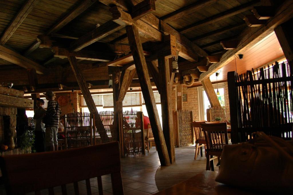 Cafe Hotel Rudzons Мадона Экстерьер фото
