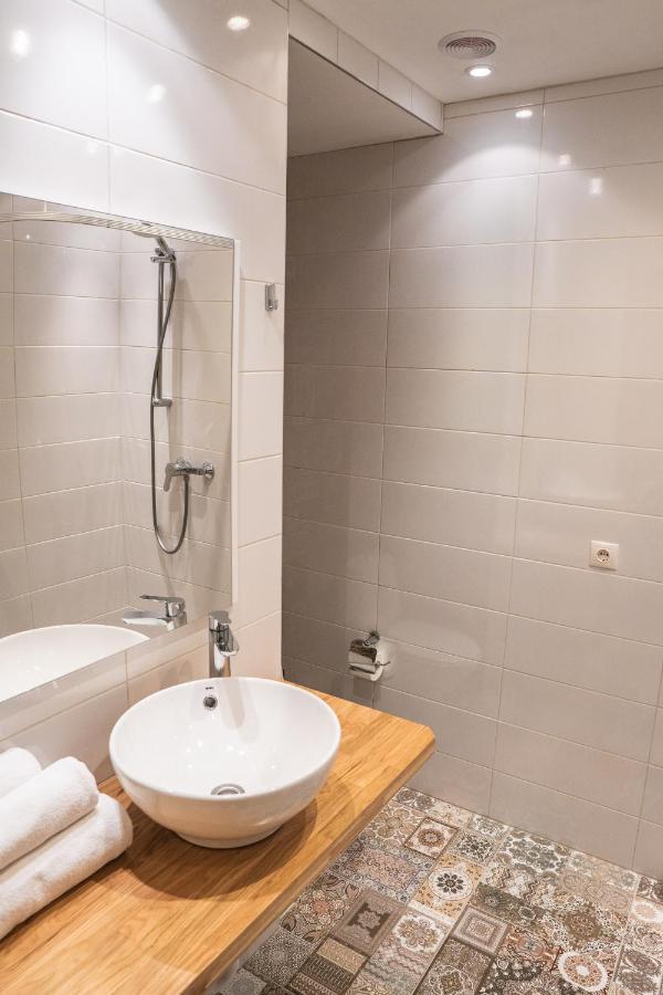 Cafe Hotel Rudzons Мадона Экстерьер фото