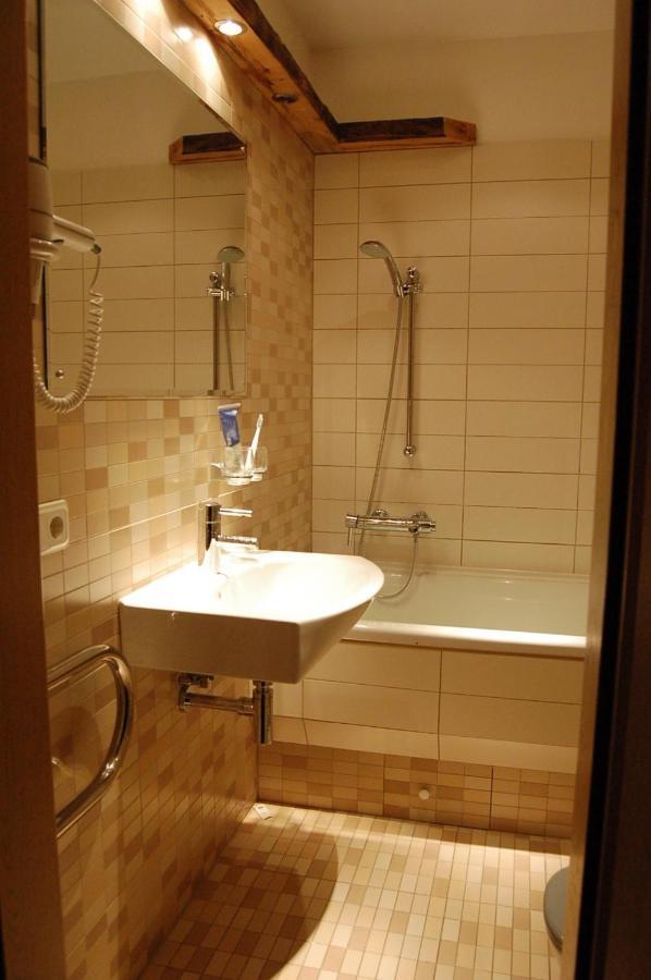 Cafe Hotel Rudzons Мадона Экстерьер фото